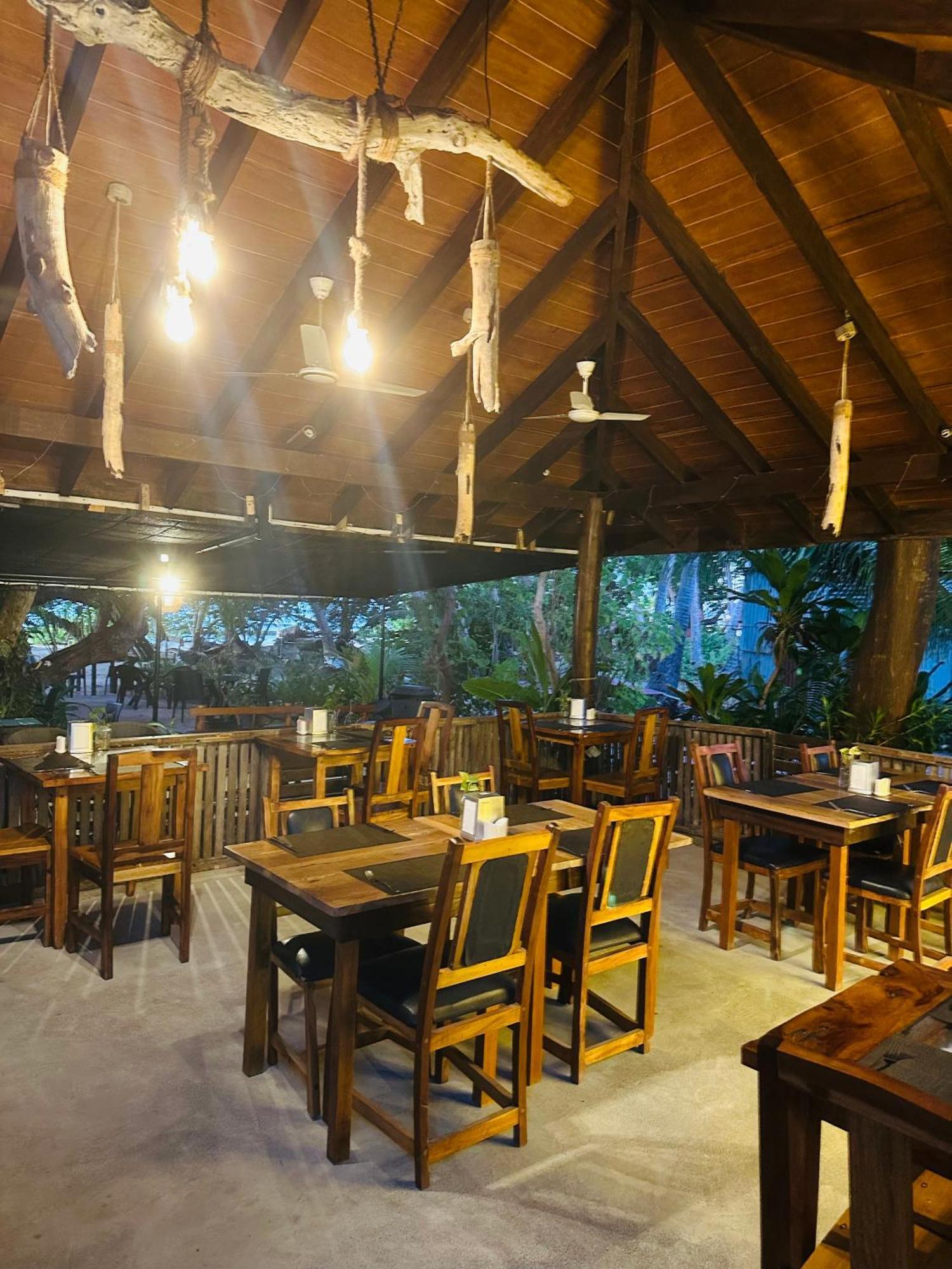 Hotel Thundi Sea View à Fulidhoo Extérieur photo